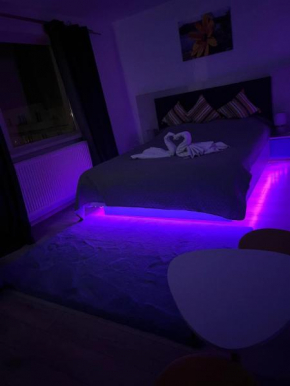 Leo Home